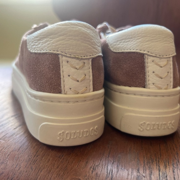 KIDS 3.5 SOLUDOS SUEDE PLATFORM SNEAKERS BRAND NEW - Picture 2 of 7